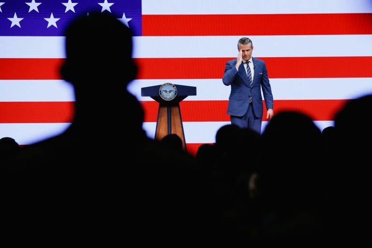 Le ministre américain de la Défense Pete Hegseth donne un discours, le 30 septembre 2026 à Quantico aux Etats-Unis