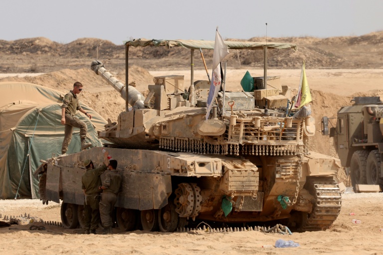 Des chars israéliens déployés à la frontière avec la bande de Gaza, le 13 août 2025