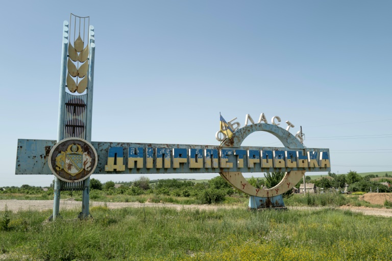 Panneau marquant l'entrée dans la région ukrainienne de Dnipropetrovsk, contre laquelle l'armée russe a annoncé le 8 juin 2025 avoir déclenché ne offensive