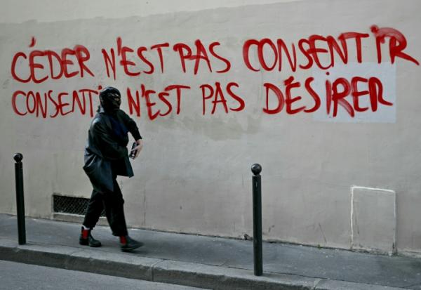 Au cours d’une marche dans le cadre de la journée internationale des droits des Femmes, à Paris le 8 mars 2025