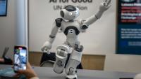 Le robot humanoïde "Nao" sur le stand de la société Aldebaran lors d'un sommet mondial à Genève, le 5 juillet 2023