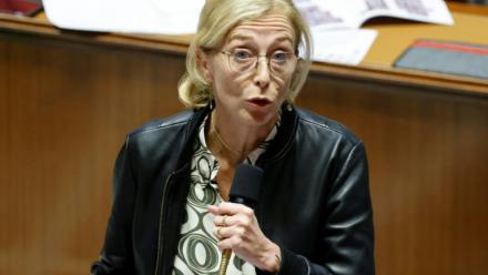 Charlotte Caubel, alors secrétaire d'Etat à l'Enfance, s'exprime à l'Assemblée nationale le 14 novembre 2023 à Paris