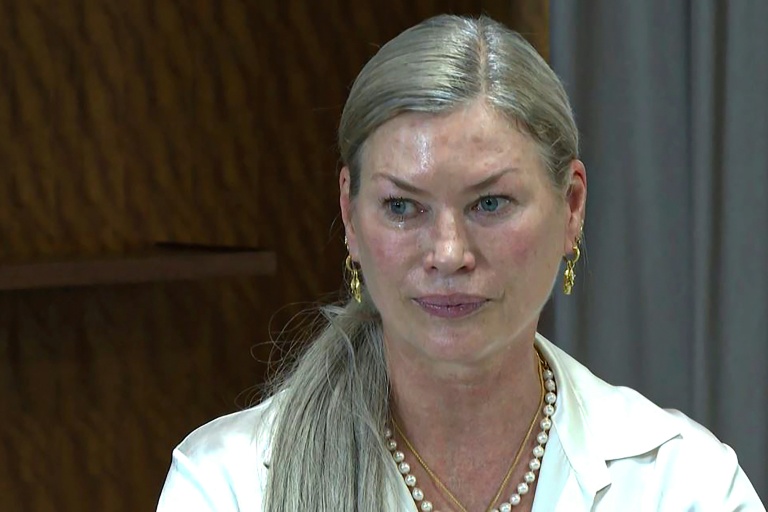 Image tirée d'une vidéo d'AFPTV du 7 septembre 2021 montrant l'ancienne mannequin de l'agence américaine Elite, Carré Otis, lors d'une conférence de presse à Paris après avoir déposé une plainte pénale à New York le mois dernier contre l'ancien directeur Europe d'Elite, Gérald Marie, l'accusant d'agressions sexuelles en série lorsqu'elle avait 17 ans