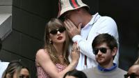 La chanteuse américaine Taylor Swift et son fiancé, le footballeur américain Travis Kelce, à l'US Open de tennis le 8 septembre 2024