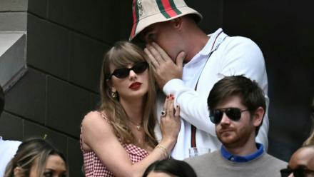 La chanteuse américaine Taylor Swift et son fiancé, le footballeur américain Travis Kelce, à l'US Open de tennis le 8 septembre 2024