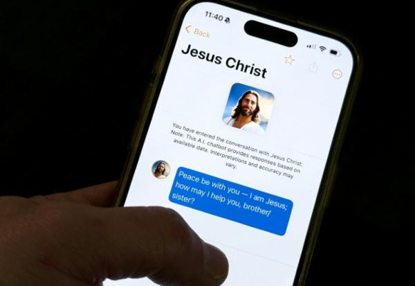 L'application de chatbot "Text With Jesus" sur un écran de smartphone, le 2 octobre 2025 à Washington