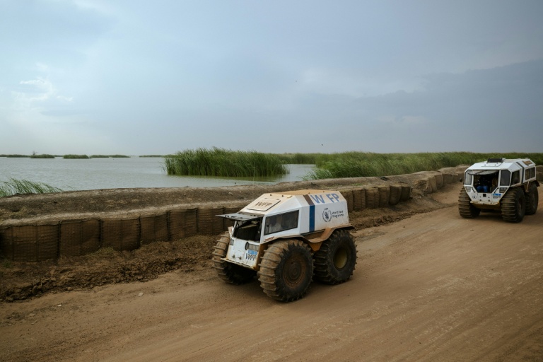 Des véhicules SHERP du Programme alimentaire mondial (PAM) circulent à Bentiu, au Soudan du Sud, le 3 novembre 2025