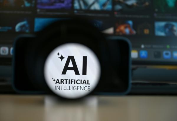Le recours aux agents conversationnels basés sur l'IA occupe une place croissante dans le rapport des utilisateurs à l'information. Mais aux biais et aux erreurs des "chatbots" s'ajoute la menace de manipulation des données sur lesquels ils sont entraînés