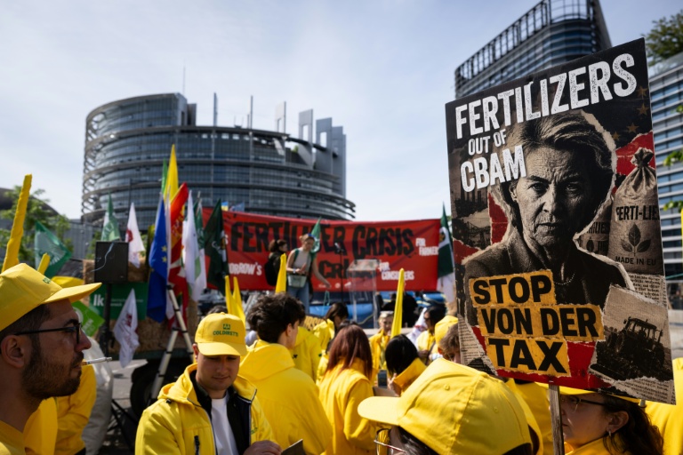Un rassemblement d'agriculteurs devant le Parlement européen à Strasbourg, le 19 mai 2026