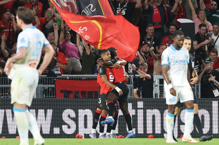 L'attaquant français de Rennes, Ludovic Blas, célèbre son but dans le temps additionnel (90e+1) face à l'Olympique de Marseille au Roazhon Park , le 15 août 2025.