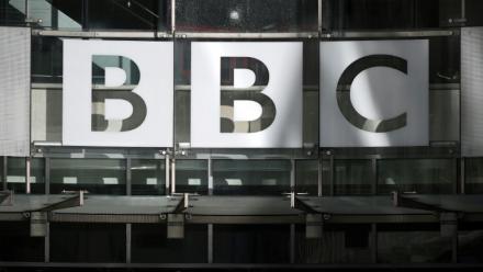 La BBC a perdu plus d'1,47 milliard d'euros de revenus sur la seule année 2024-2025, en raison de la fraude à la redevance et du recul du nombre de téléspectateurs
