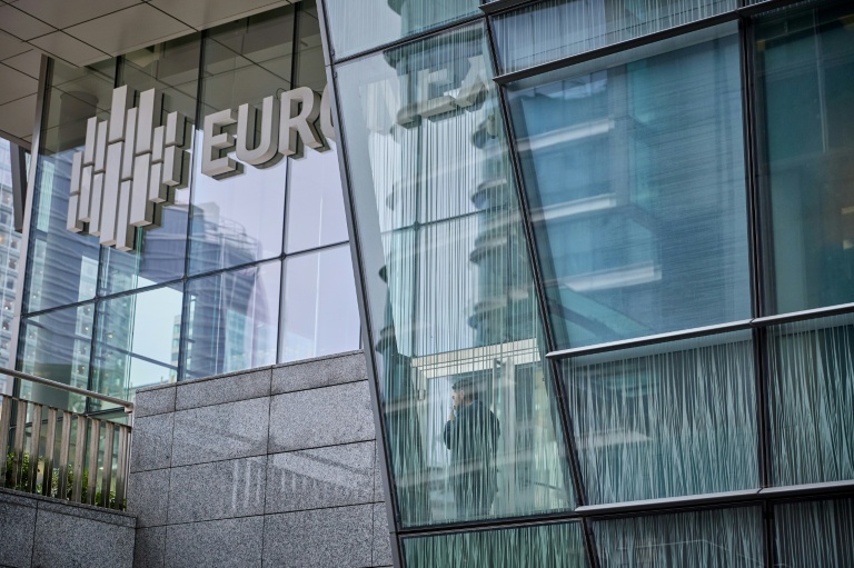 La Bourse de Paris évolue en hausse vendredi en attendant la nomination d'un nouveau Premier ministre