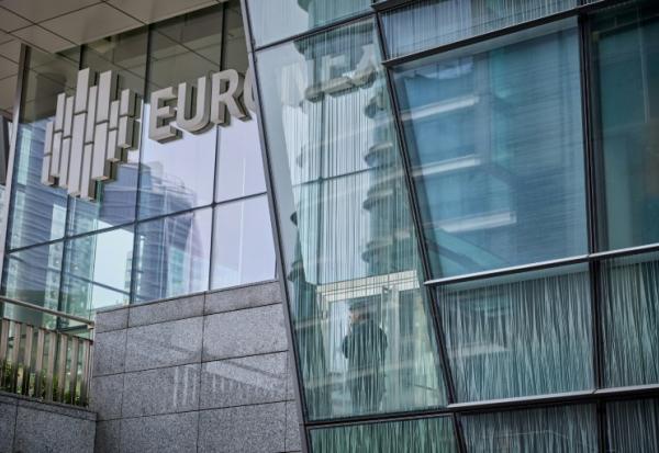 La Bourse de Paris évolue en hausse vendredi en attendant la nomination d'un nouveau Premier ministre