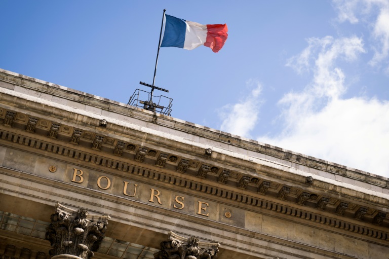 Photographie prise le 21 avril 2024 de l'ancien siège de la Bourse de Paris, le Palais Brongniart, à Paris