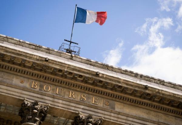 Photographie prise le 21 avril 2024 de l'ancien siège de la Bourse de Paris, le Palais Brongniart, à Paris