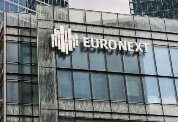 L'indice vedette CAC 40 de la Bourse de Paris reprend son souffle lundi matin, après les gains de la semaine précédente