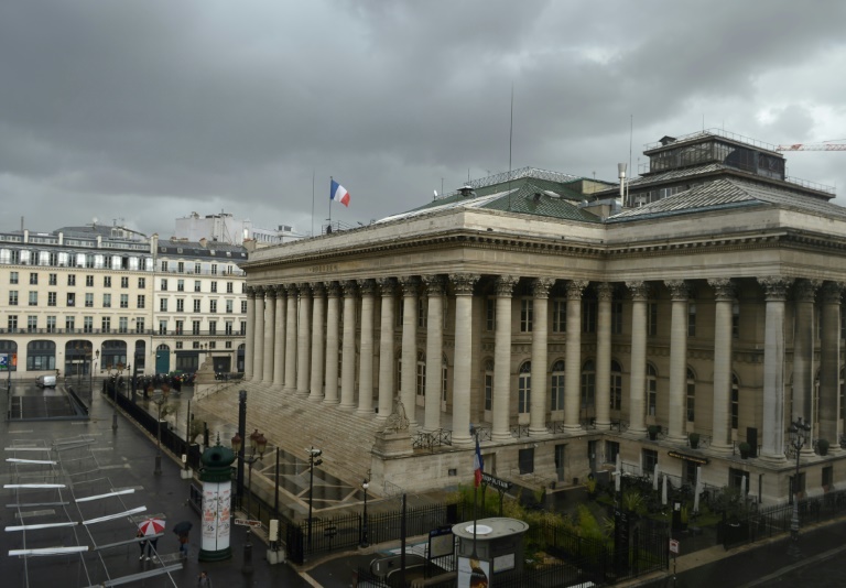 L'ancien siège de la Bourse de Paris, le palais Brongniart, à Paris le 24 août 2015