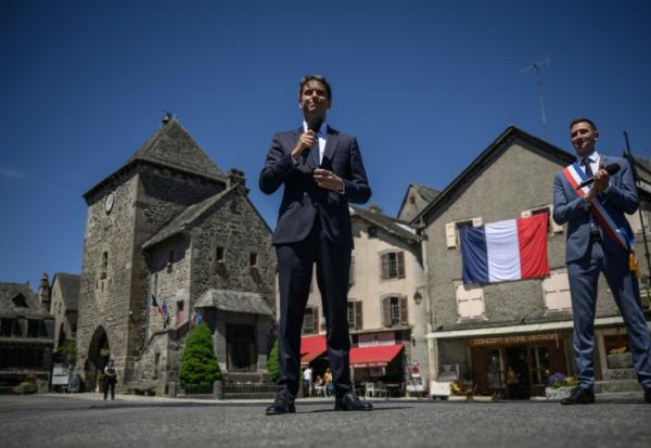 Gabriel Attal à Mur-de-Barrez, dans l'Aveyron, le 22 mai 2026