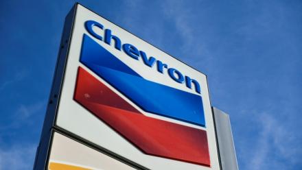 La Cour suprême américaine s'est prononcée vendredi à l'unanimité en faveur du géant pétrolier Chevron dans une affaire de pollution dans le sud du pays, une décision qui pourrait avoir des répercussions sur d'autres plaintes environnementales