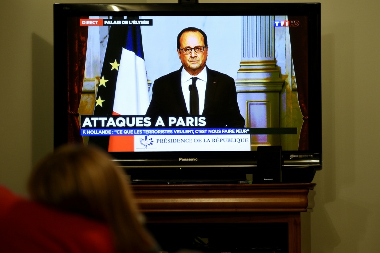 Le président François Hollande s'adresse à la nation lors d'une intervention télévisée depuis l'Elysée, alors que des attentats frappent Saint-Denis et Paris, le 13 novembre 2015