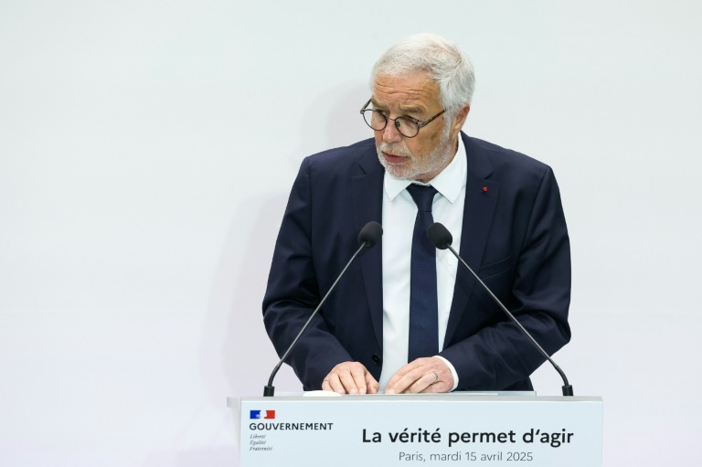 Le ministre de l'Aménagement du territoire François Rebsamen, lors d'une conférence sur les finances publiques à Paris, le 15 avril 2025
