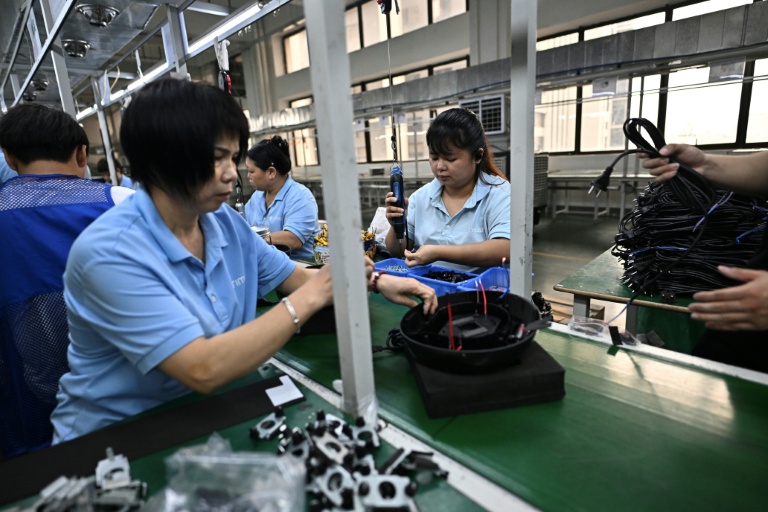 Dans l'usine d'aspirateurs Rimoo de Foshan, près de Canton, en Chine, le 28 avril 2026