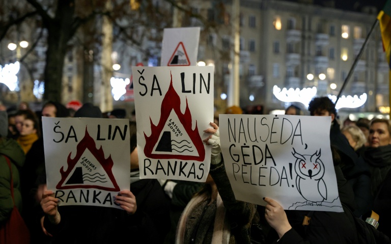 Manifestation à Vilnius pour protester contre la réforme du groupe audiovisuel public LRT, le 17 décembre 2025