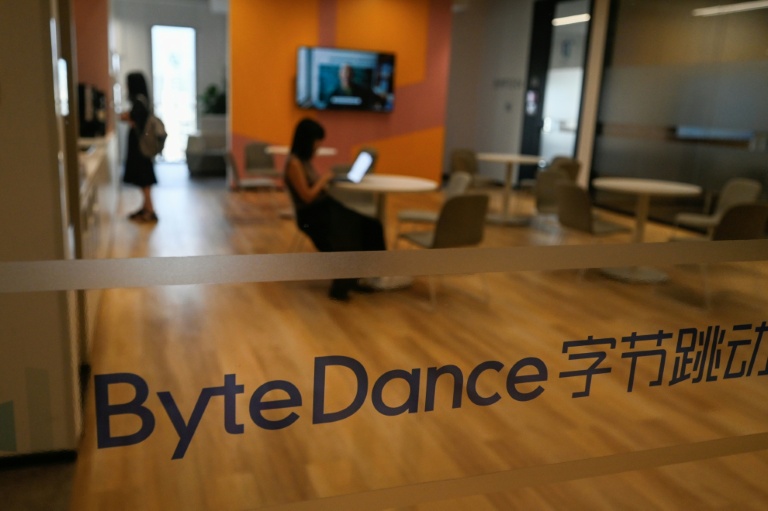 Des employés dans le locaux de ByteDance à Shanghaï, le 27 juin 2023 