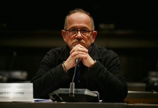Le journaliste Thomas Legrand avant une audition devant la commission d'enquête de l'Assemblée nationale sur l'audiovisuel public, le 18 décembre 2025 à Paris