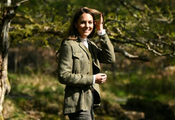 La princesse Kate dans la forêt communautaire d'Ardura, lors d'une visite sur l'île de Mull, dans l'ouest de l'Écosse, le 30 avril 2025