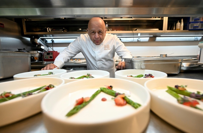 Le chef Thierry Marx dans la cuisine de son restaurant Madame Brasserie, à Paris, le 15 juin 2022