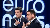 Le maire centriste de Bucarest Nicusor Dan et le chef du parti nationaliste AUR George Simion, lors d'un débat télévisé à Bucarest le 8 mai 2025