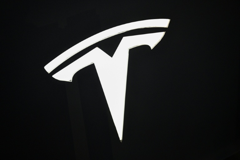 Le groupe américain Tesla, spécialiste des véhicules électriques, a subi une chute de 37% de son bénéfice net au troisième trimestre à 1,37 milliard de dollars, plombé par une hausse des dépenses opérationnelles et par les droits de douane