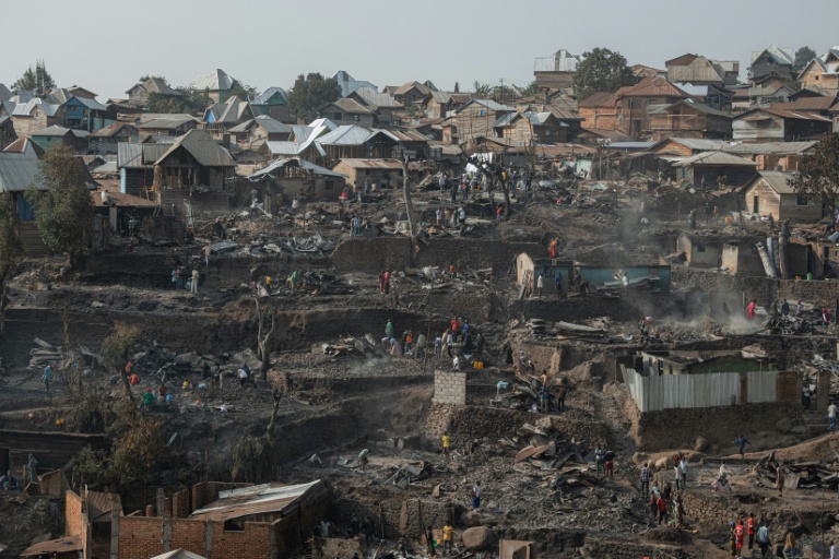 Vue d'ensemble de la zone ravagée par un incendie meurtrier à Bukavu, le 11 septembre 2026 en RDC