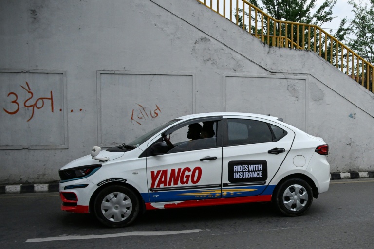 Un taxi électrique, le 29 avril 2026 à Katmandou 