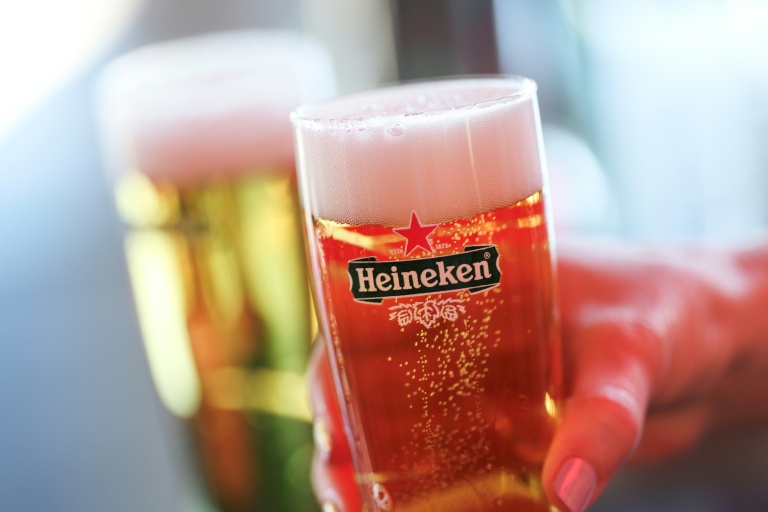 Heineken a annoncé le 11 février 2026 supprimer entre 5.000 et 6.000 emplois face à ce qu'il a qualifié de 