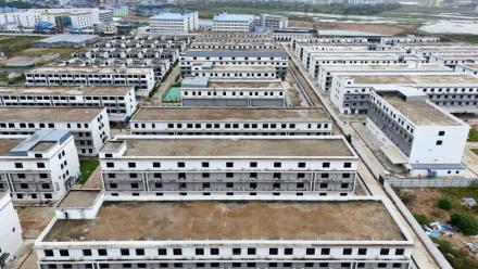 Un complexe fermé dédié à des escroqueries en ligne, géré par Jin Zi Hui Property Management,au Cambodge, le 22 septembre 2026
