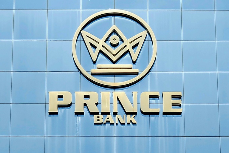 Le logo de la banque Prince sur une agence de Phnom Penh, le 8 janvier 2026