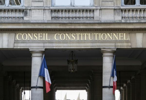Le Conseil constitutionnel a déclaré "contraire à la Constitution" une partie d'un texte voté en 2025 au Parlement supprimant dans certains cas les frais bancaires de succession
