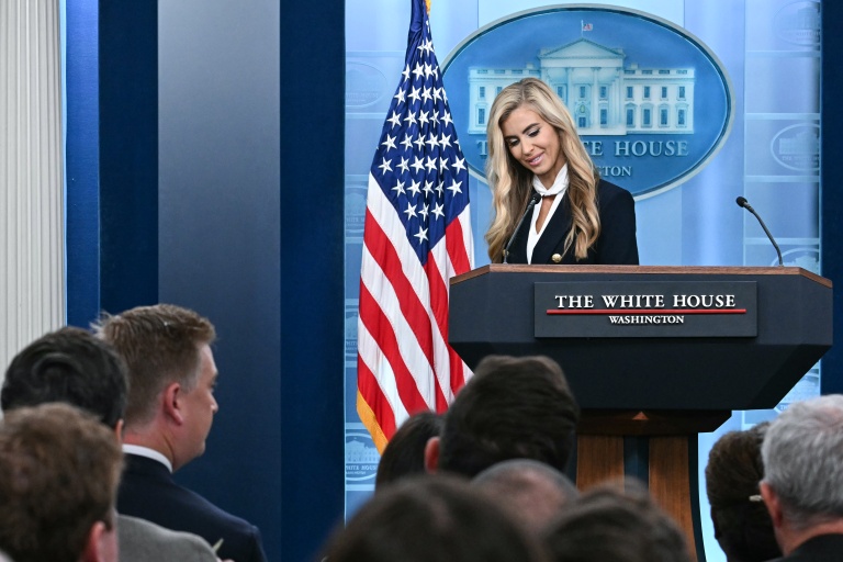 Katie Zacharia lors de son premier point presse comme porte-parole de la Maison Blanche à Washington le 13 octobre 2026