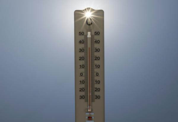 Un thermomètre indique 35°C à Montreuil, le 14 août 2025