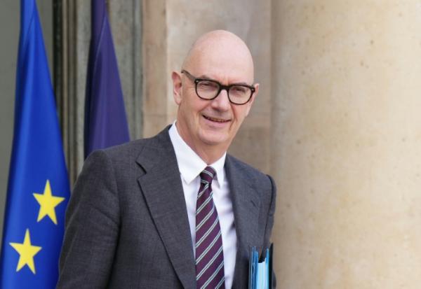 Le ministre de l'Economie Roland Lescure à la sortie de l'Elyséee, le 17 décembre 2025 à Paris