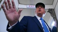 Le président américain Donald Trump pendant un échange avec les journalistes à bord de l'avion présidentiel Air Force One, le 6 juin 2025