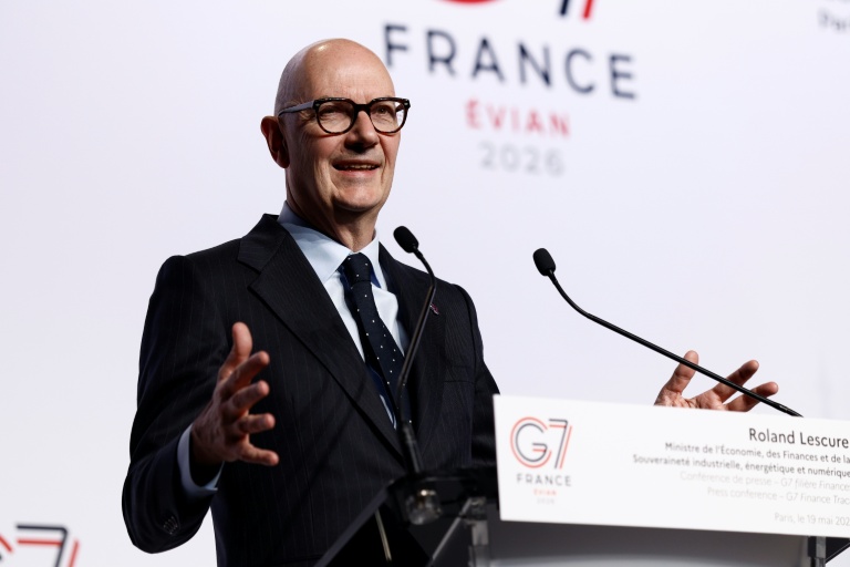 Le ministre français de l'Economie et des Finances, Roland Lescure, lors d'une conférence de presse en marge d'une réunion des Les ministres et banquiers centraux des pays du G7 le 19 mai 2026 à Paris 