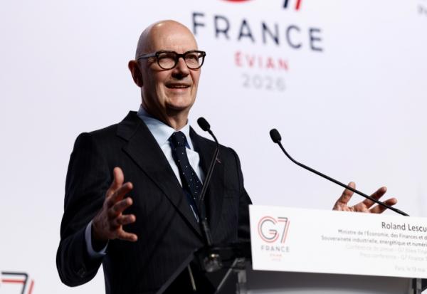 Le ministre français de l'Economie et des Finances, Roland Lescure, lors d'une conférence de presse en marge d'une réunion des Les ministres et banquiers centraux des pays du G7 le 19 mai 2026 à Paris 