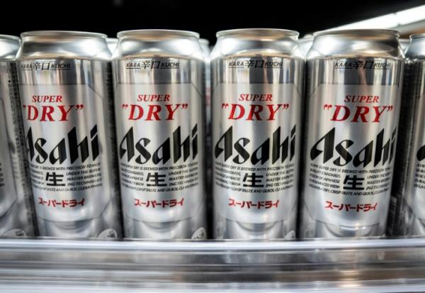 Des bières "Asahi Super Dry" sont alignées dans un supermarché de Tokyo, au Japon, le 3 octobre 2025