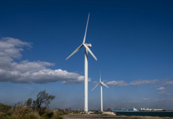 Des éoliennes à Martigues, dans les Bouches-du-Rhône, le 25 mars 2026