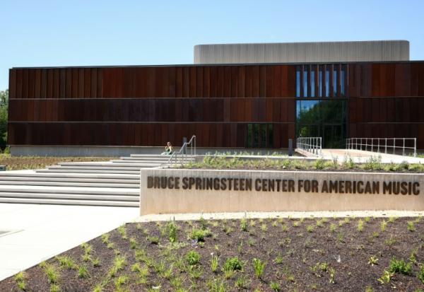 Vue de l'extérieur du Bruce Springsteen Center for American Music à Long Branch, New Jersey, le 9 juin 2026.