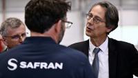 Le directeur général de Safran Olivier Andriès (d) et responsable de l'innovation Eric Dalbiès lors de l'inauguration d'un nouveau site de Safran à Marchin, en Belgique, le 3 juin 2025
