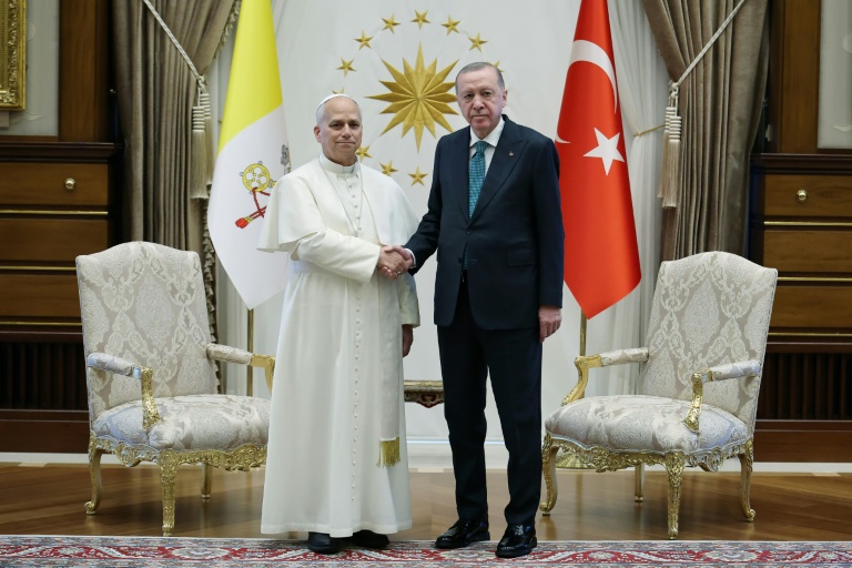 Le pape Léon XIV reçu par le président turc Recep Tayyip Erdogan à Ankara, le 27 novembre 2025